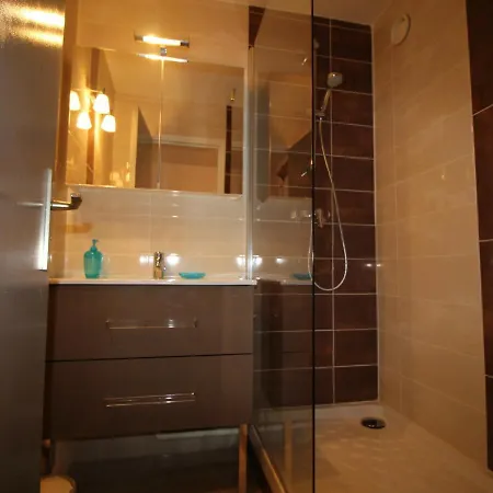 4 Pers Au Pied Des Pistes Avec Parking Gratuit - En Oisans - Fr-1-297-151 *